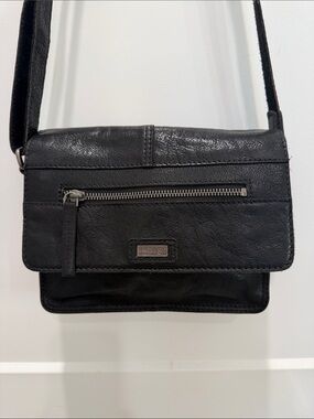 Spikes & Sparrow Black  Crossbody Shoulder Bag with Adjustable Strap